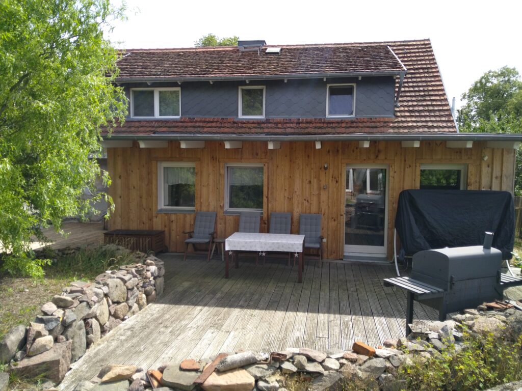 Blick auf die Terrasse mit Ausgang vom kleinen Schlafzimmer